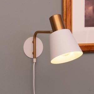 Moa vegglampe hvit og messing