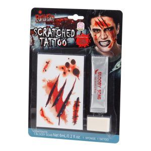 Tatovering og blod riper